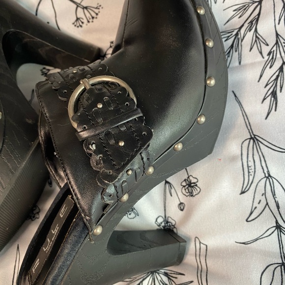 Steve Madden Clogs - Picture 7 of 9